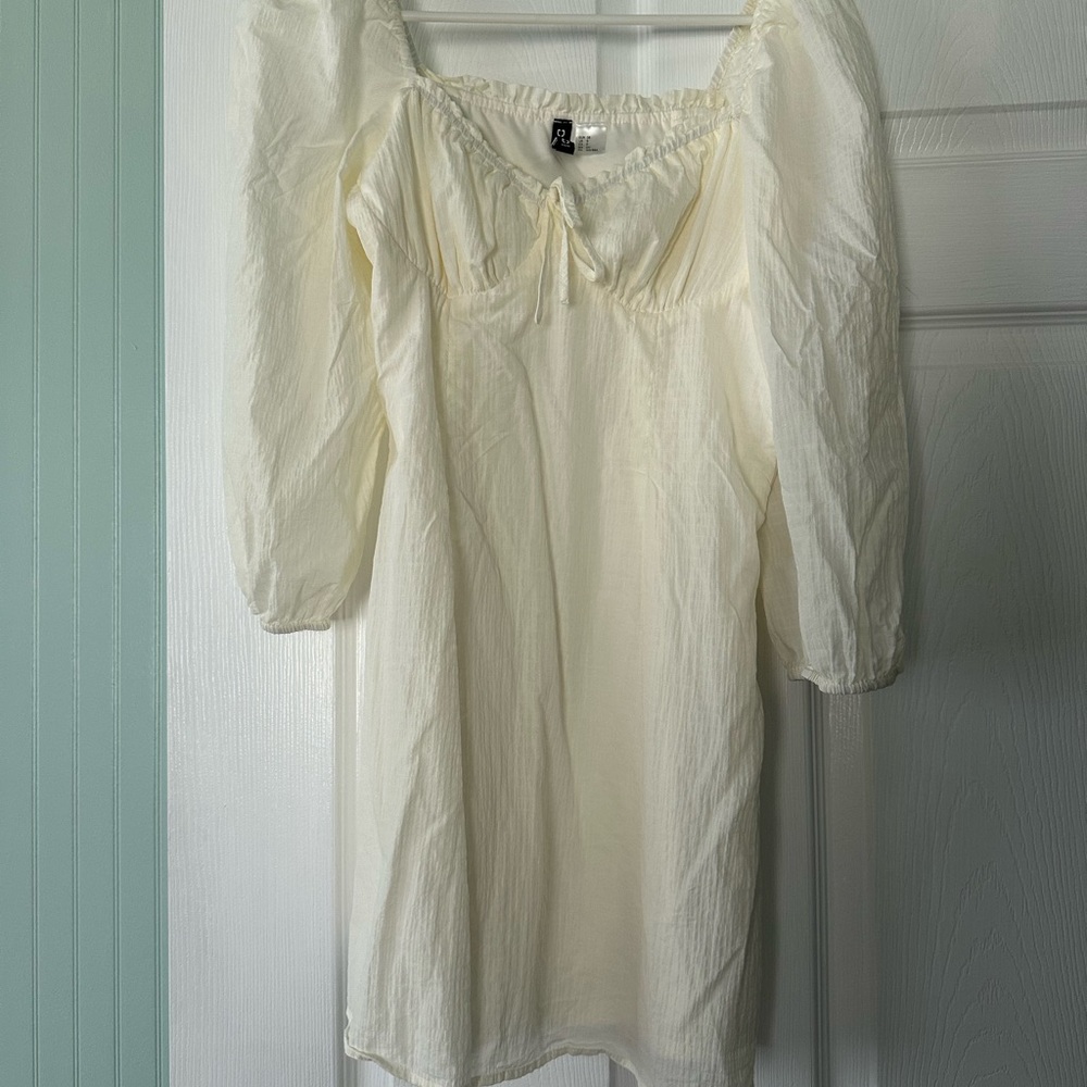 H&M White Ruffle Detail Dress